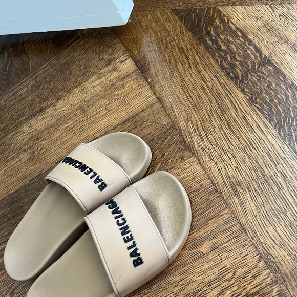 Genuine BALENCIAGA slides good condition!!! - Picture 5 of 6